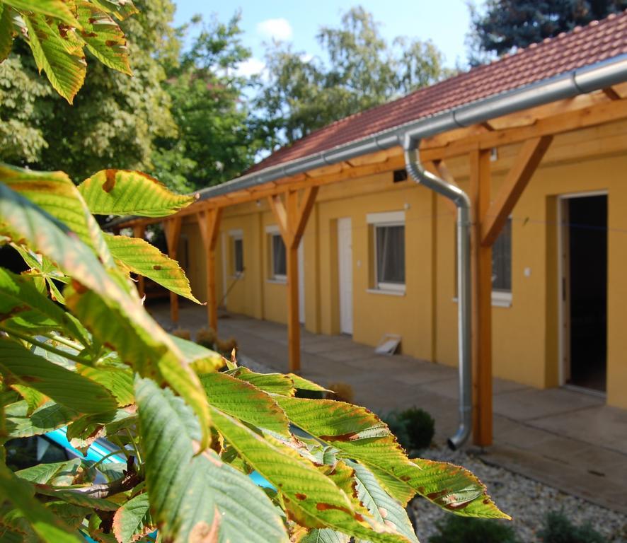 Belvárosi Panzió Pápa Exterior foto